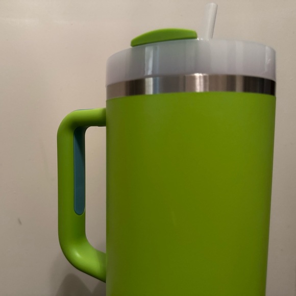 Stanley The Quencher H2.0 Flowstate Tumbler 40oz - Lime Green - Picture 9 of 12